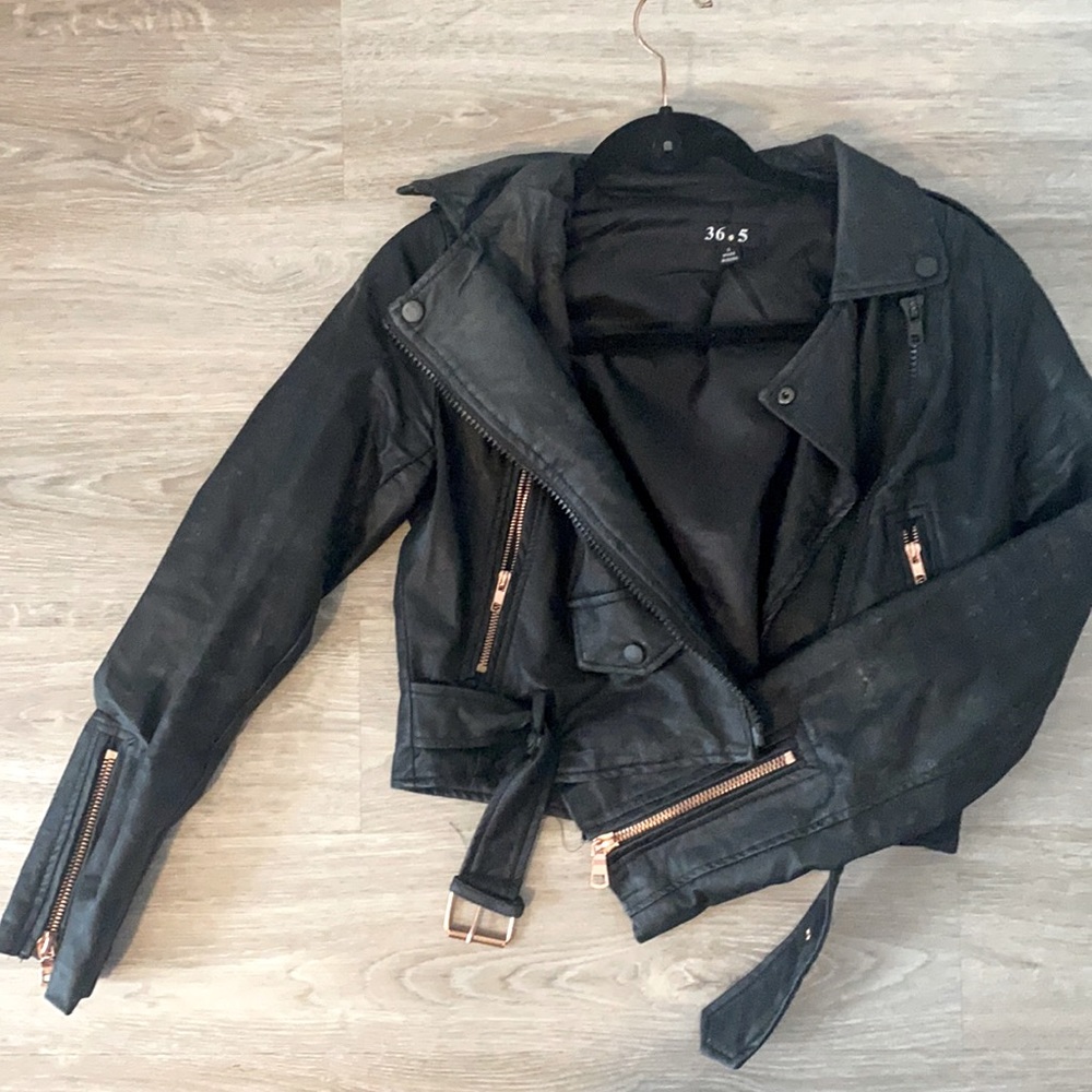 Short faux-leather jacket with rose gold zipper S